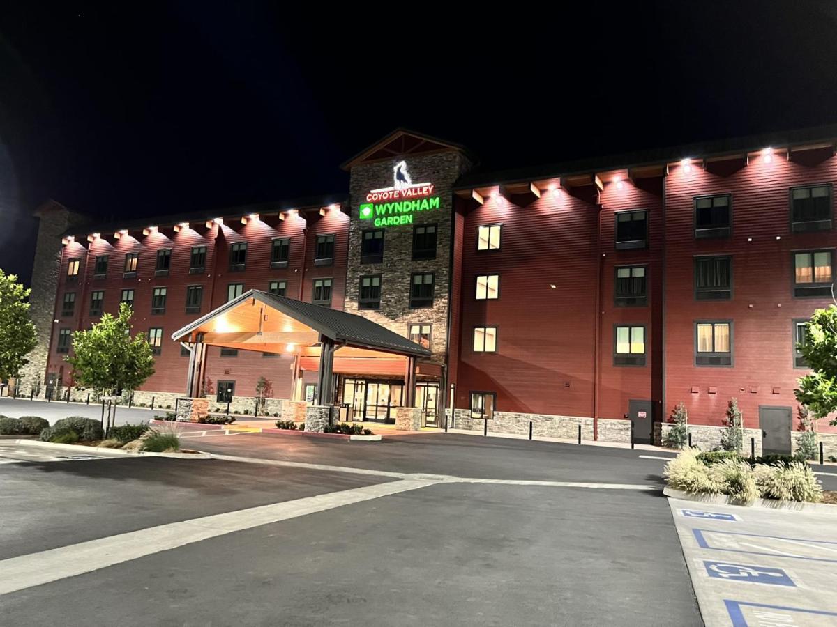 Hotel Wyndham Garden - Ukiah *